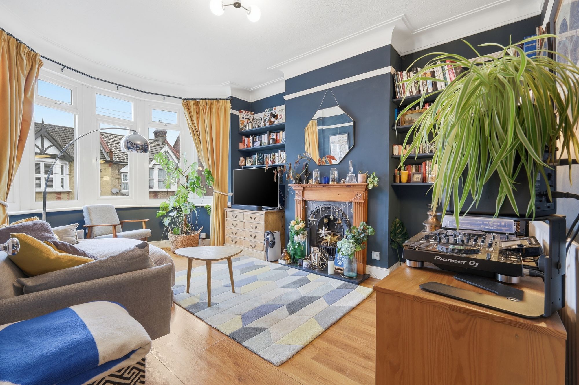 2 bed flat for sale in Colchester Road, Leyton, E10  - Property Image 2