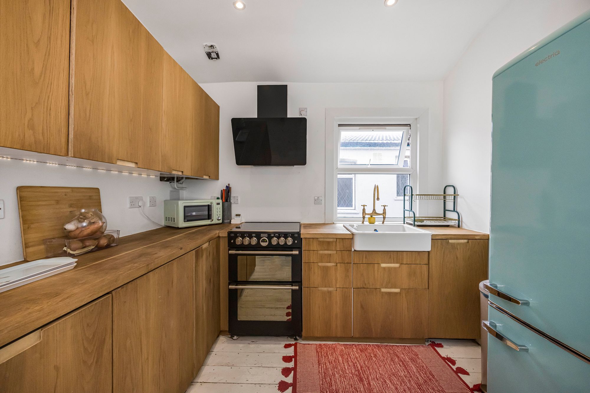 2 bed flat for sale in Vicarage Road, London, E10 11