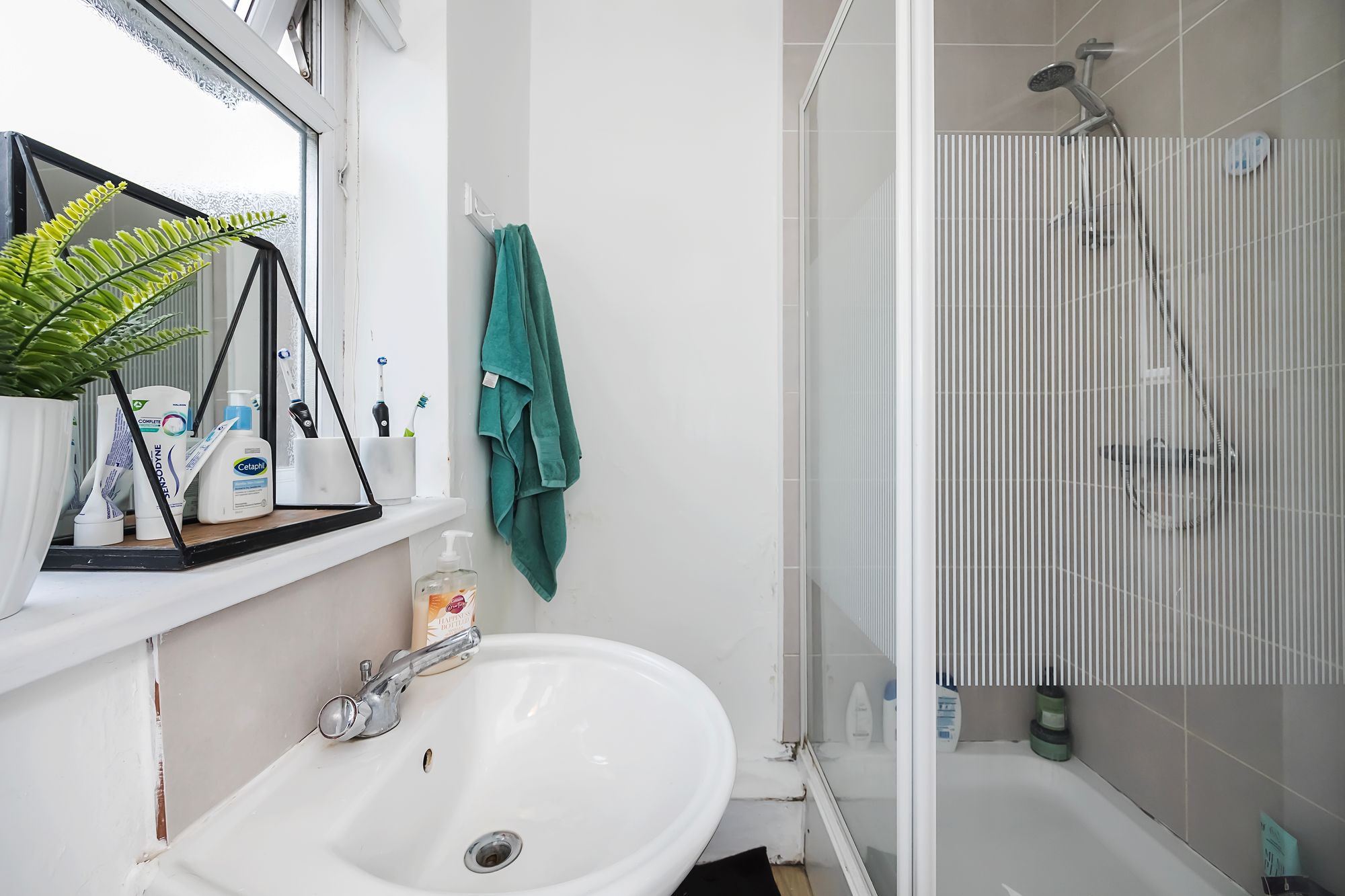 2 bed flat to rent in Stewart Road, Leytonstone, E15 11