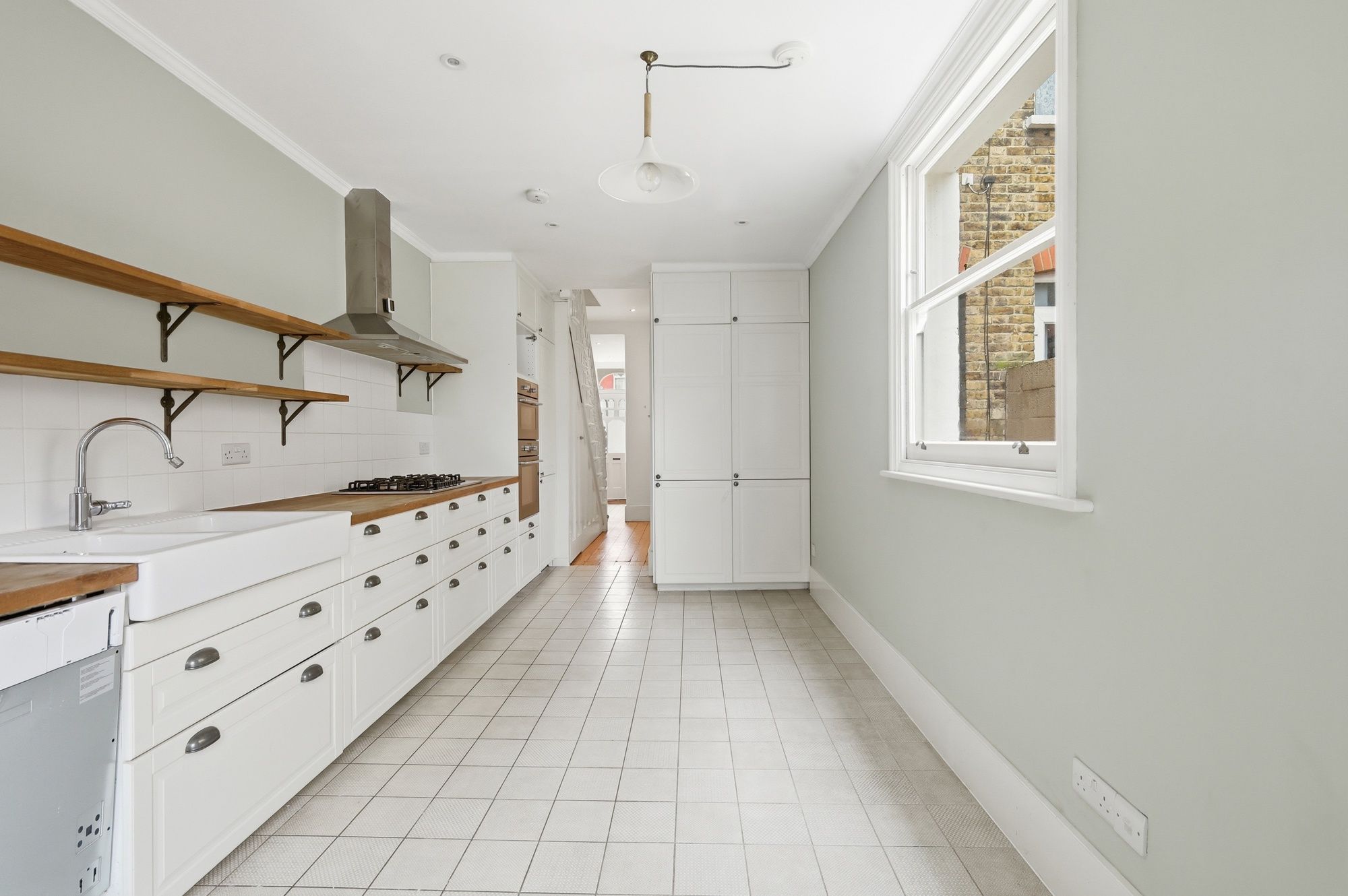 3 bed mid-terraced house for sale in Scotts Road, Leyton, E10  - Property Image 4