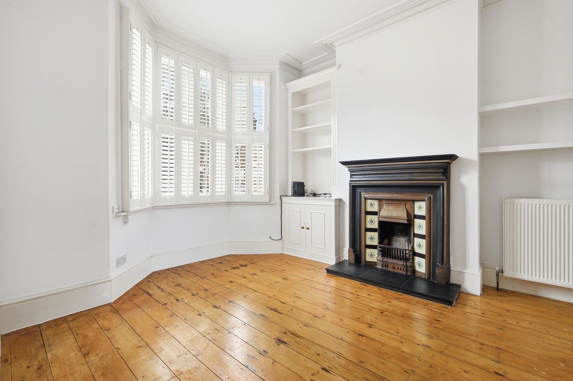 3 bed mid-terraced house for sale in Scotts Road, Leyton, E10  - Property Image 2
