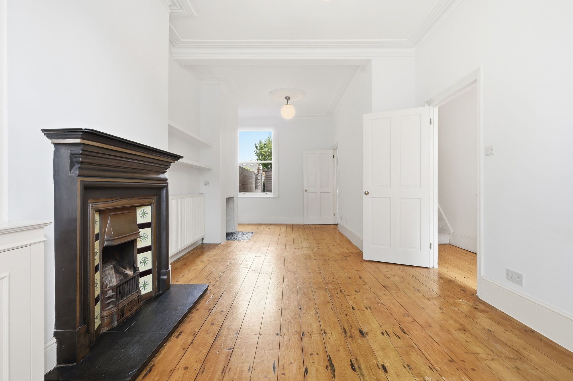 3 bed mid-terraced house for sale in Scotts Road, Leyton, E10  - Property Image 3
