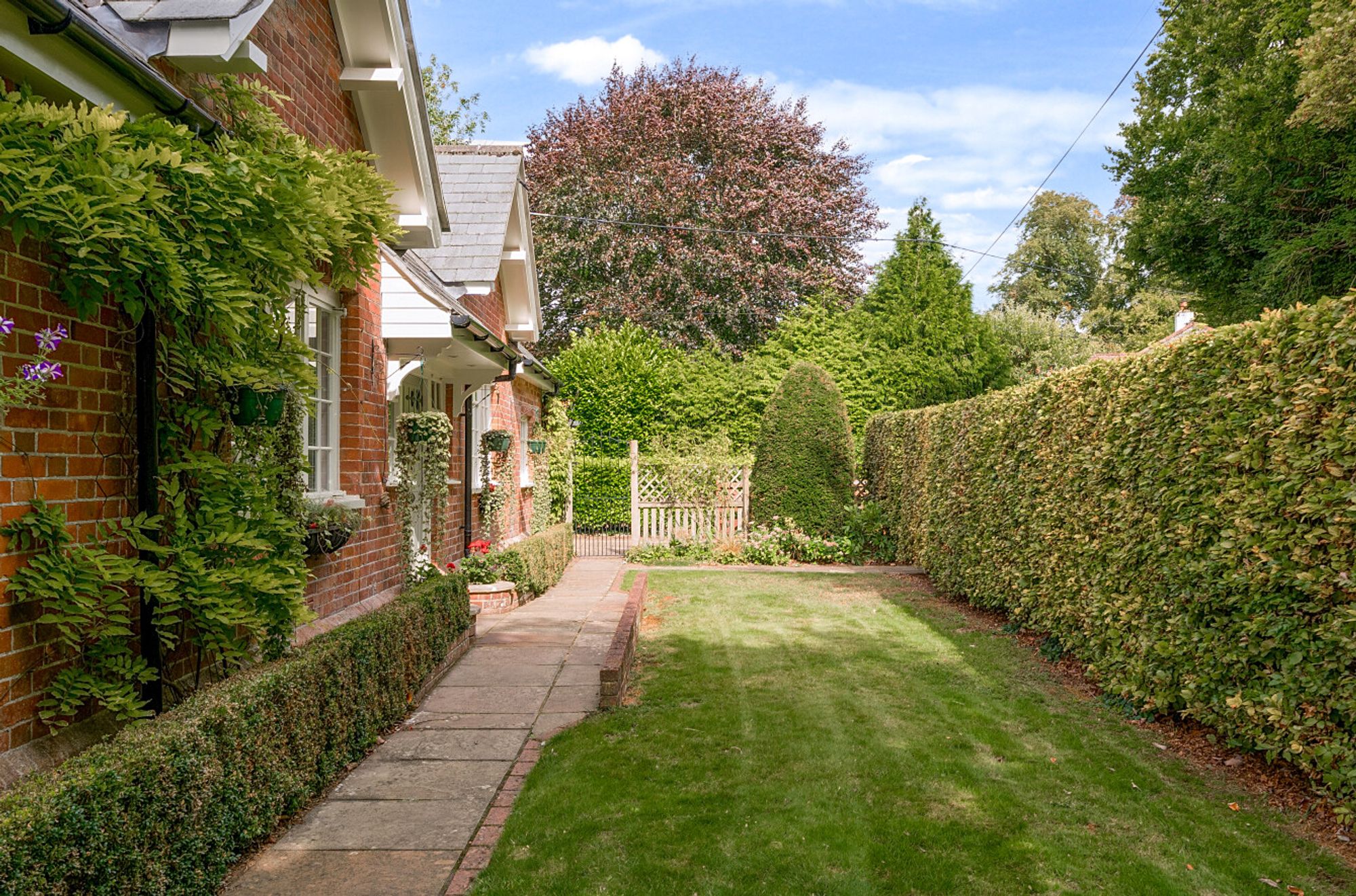 5 bed character property for sale in Church Street, Winterbourne Stoke, SP3 37