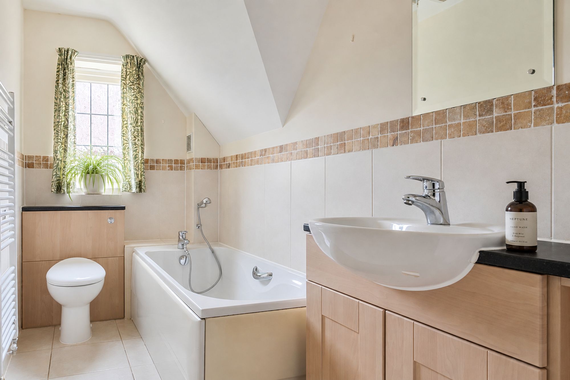 3 bed terraced house for sale in Florence Court, Wilton, SP2  - Property Image 14