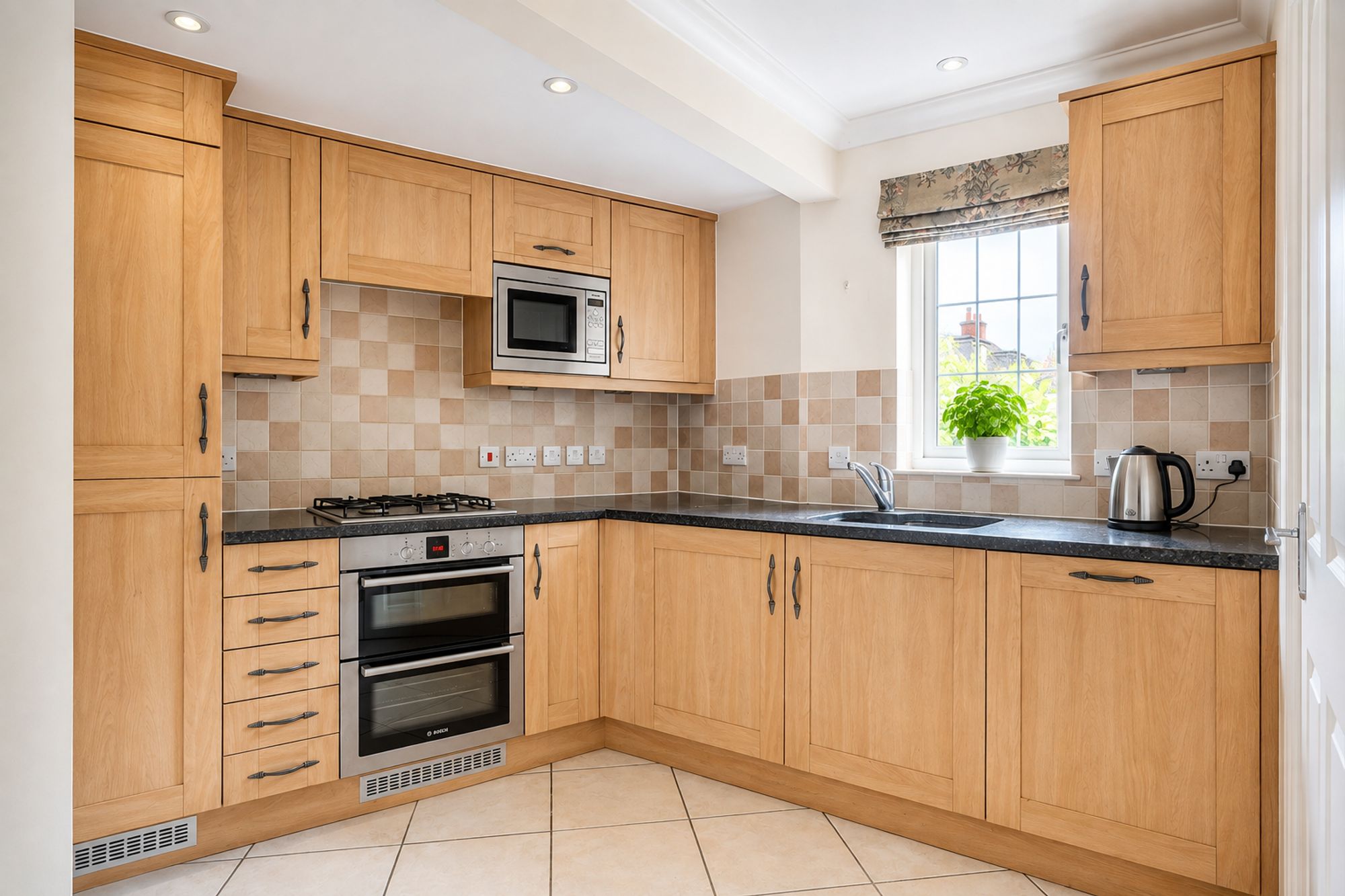 3 bed terraced house for sale in Florence Court, Wilton, SP2  - Property Image 7