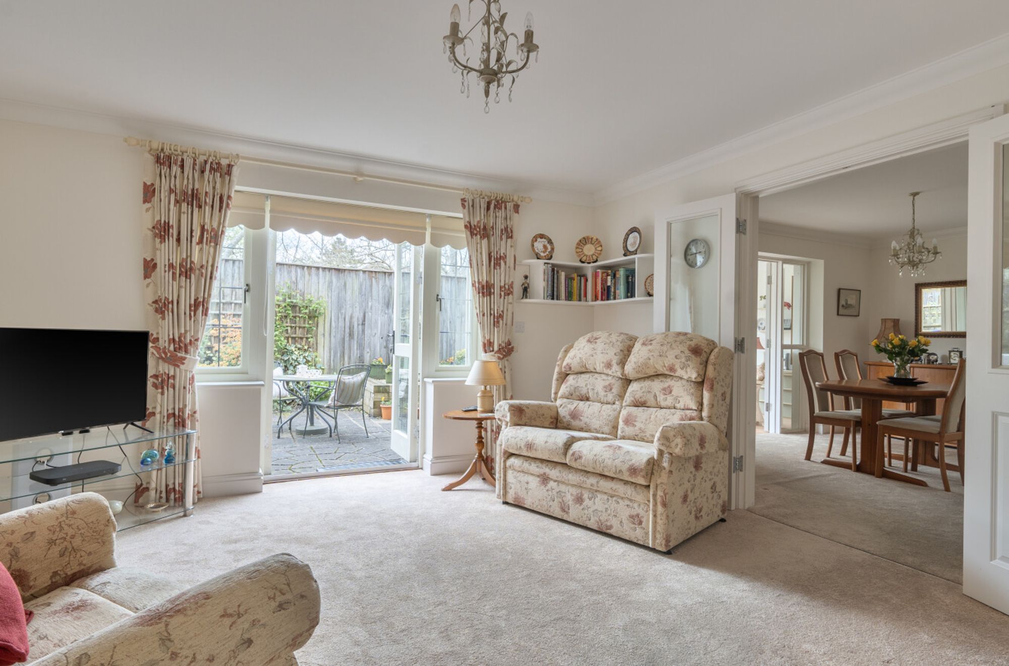 2 bed mid-terraced house for sale in Florence Court, Wilton, SP2  - Property Image 5