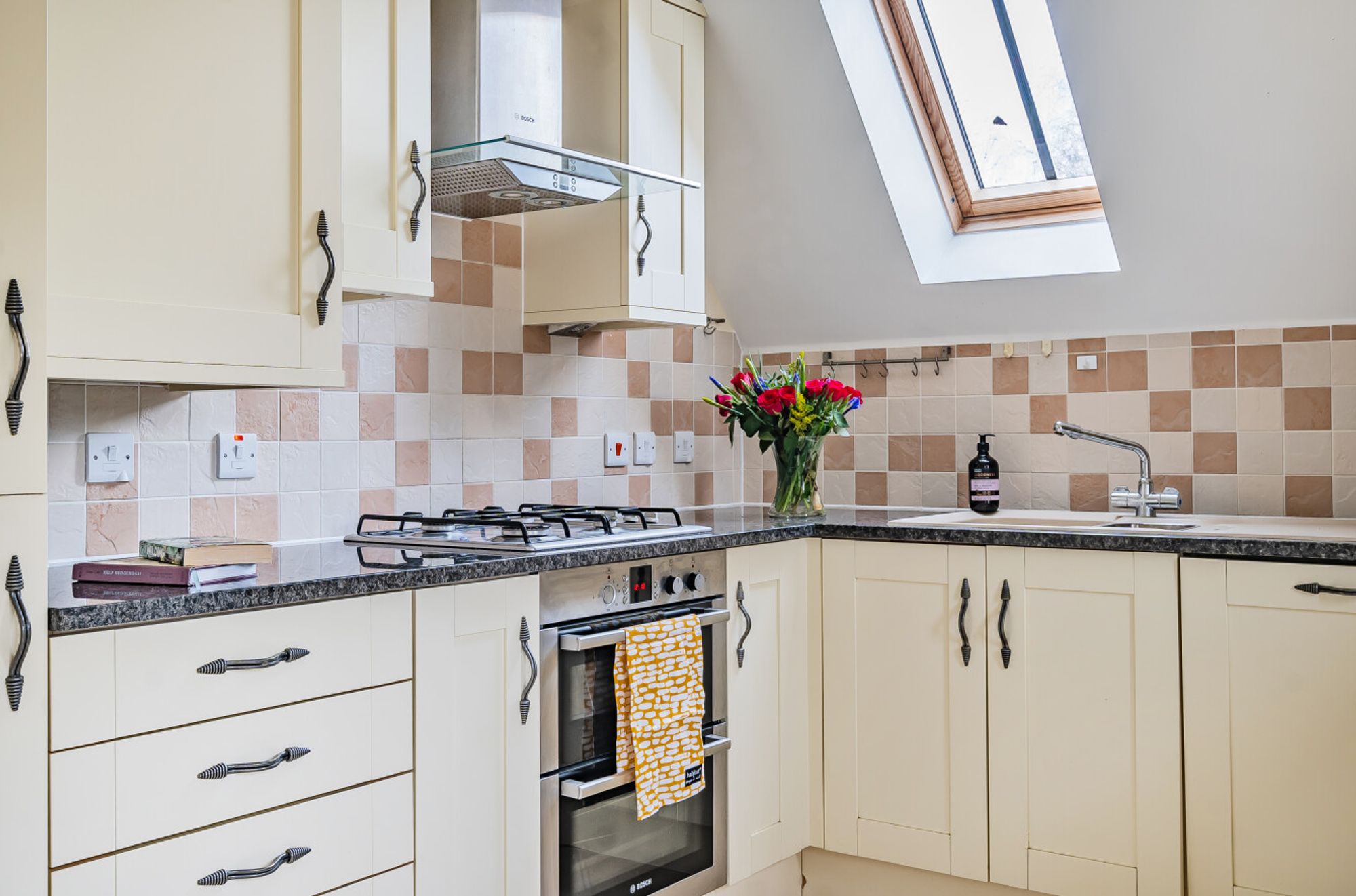 2 bed maisonette for sale in Florence Court, Wilton, SP2  - Property Image 5