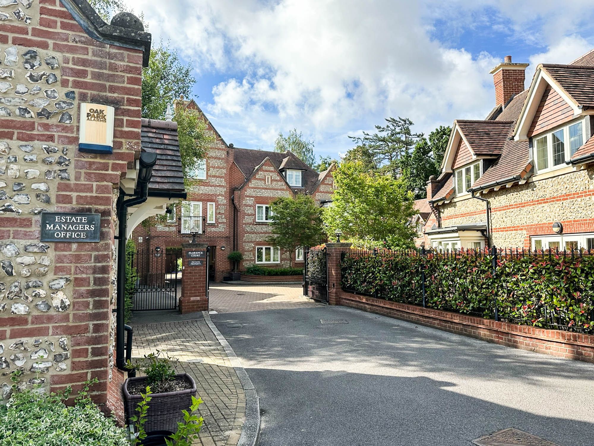 2 bed maisonette for sale in Florence Court, Wilton, SP2 - Property Image 1