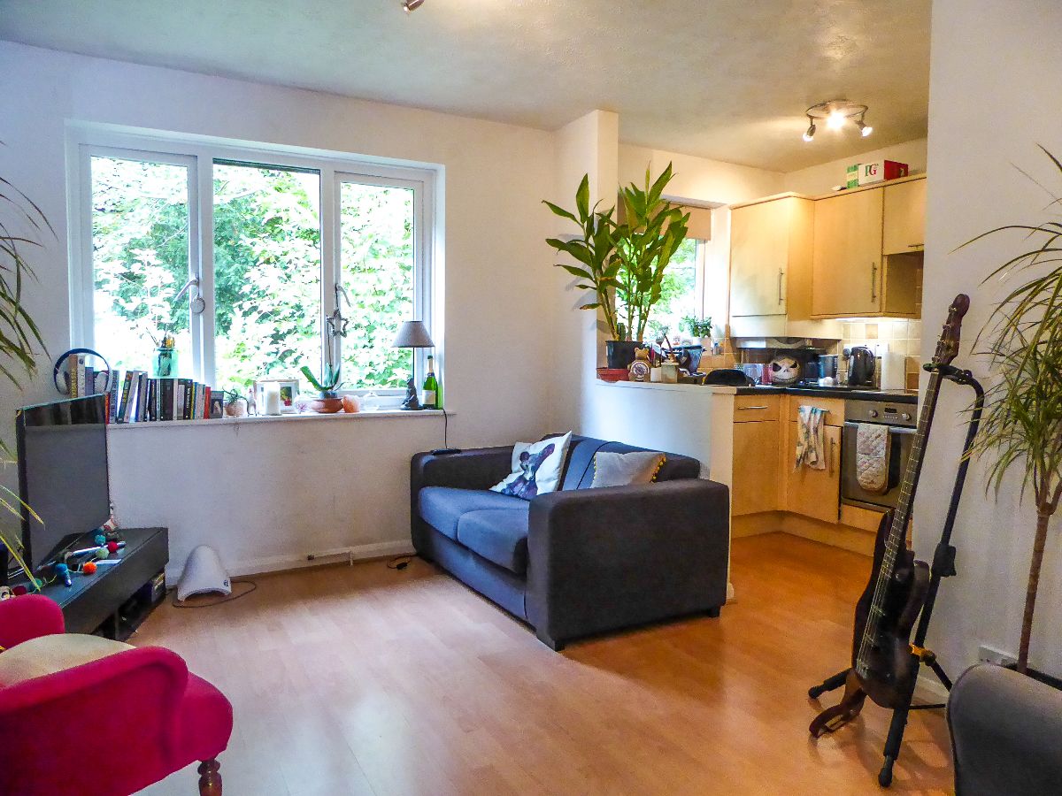 1 bed flat to rent in Maplecroft, Salisbury 4