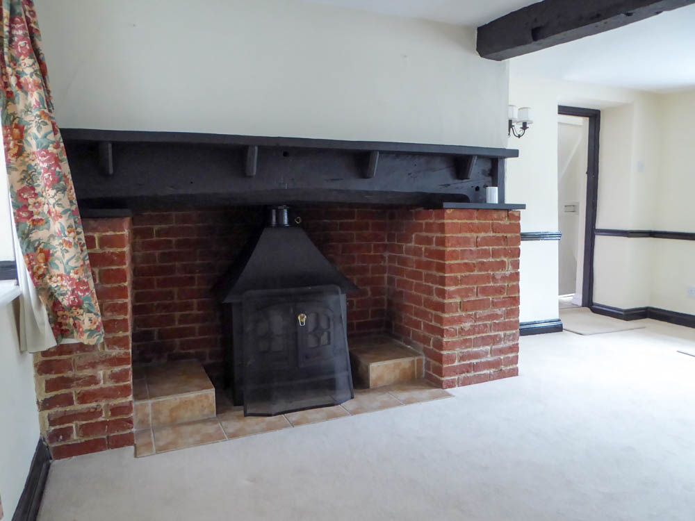 4 bed detached house to rent in Old Forge House, Heytesbury 2