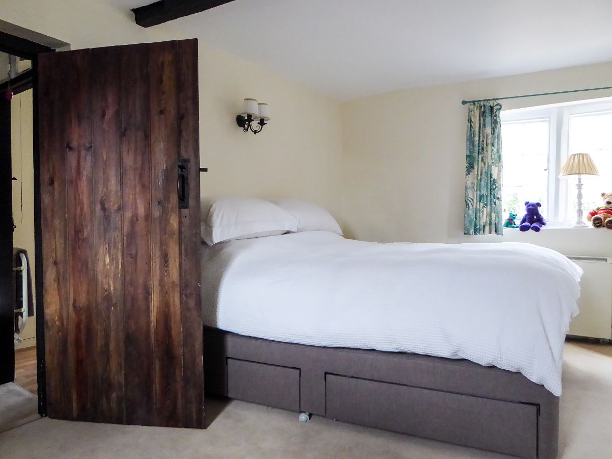 4 bed detached house to rent in Old Forge House, Heytesbury 13