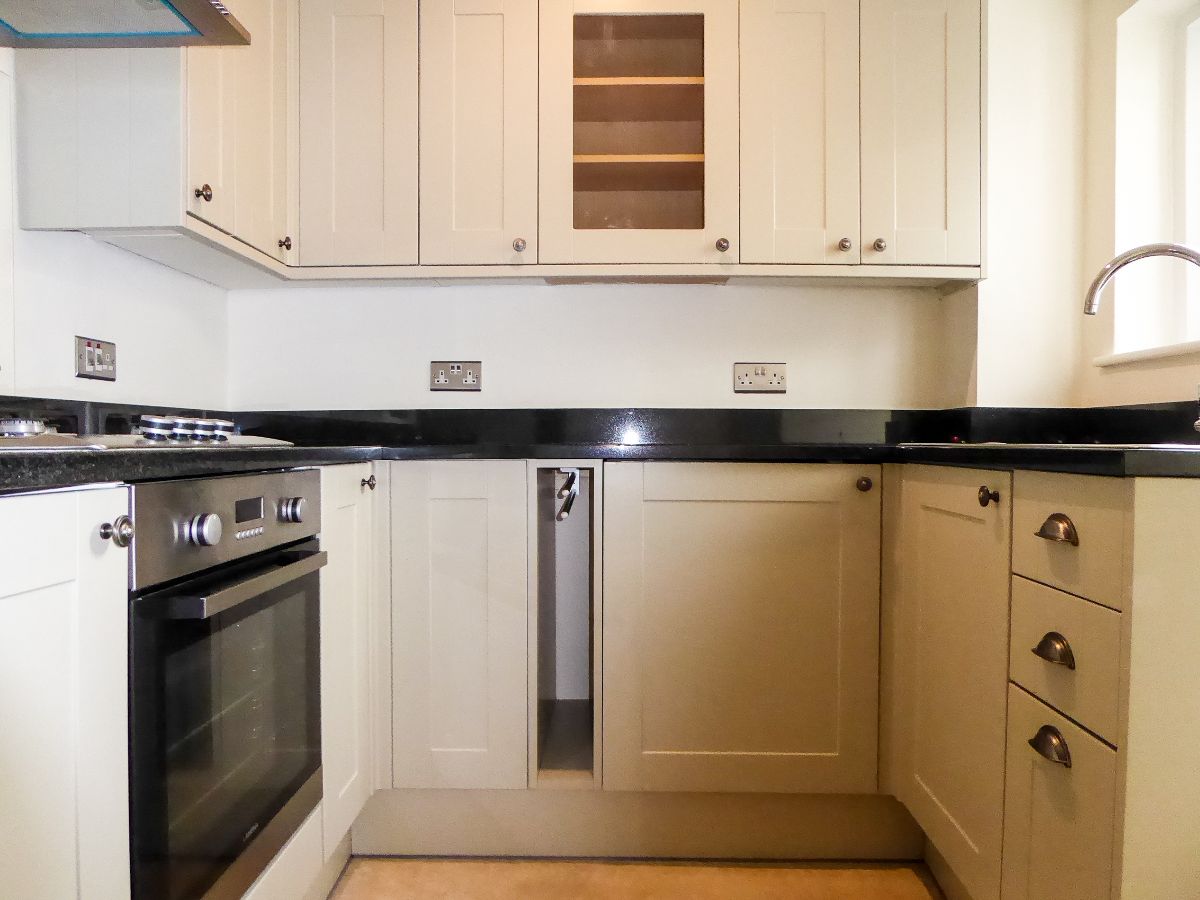 2 bed terraced house to rent in Trinity Street  - Property Image 5