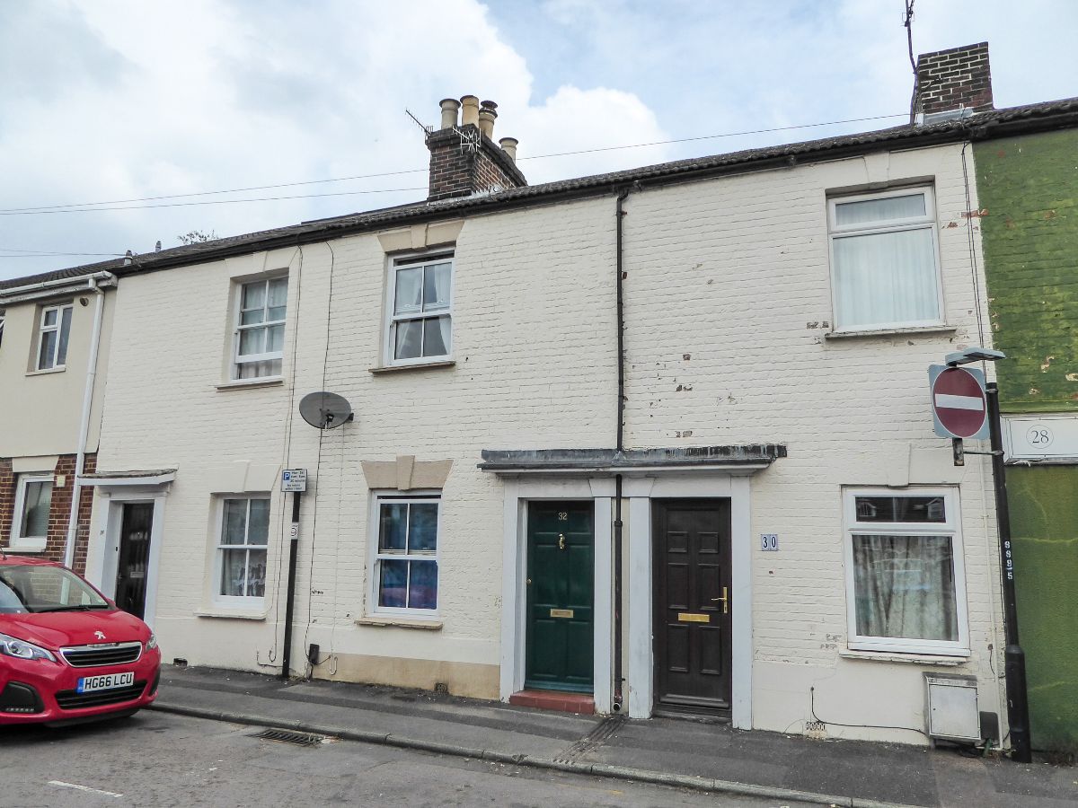 2 bed terraced house to rent in West Street - Property Image 1