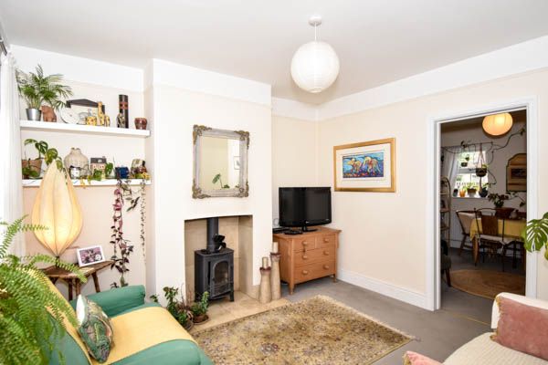 2 bed terraced house to rent in West Street 3