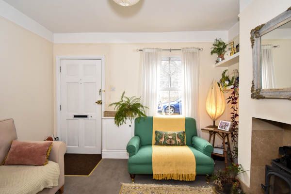 2 bed terraced house to rent in West Street 1