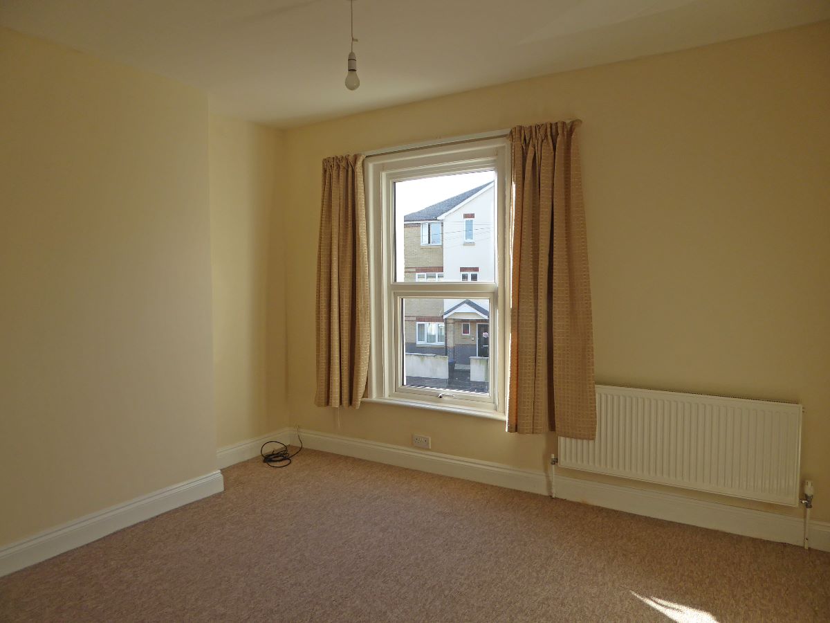 2 bed terraced house to rent in Devizes Road 9