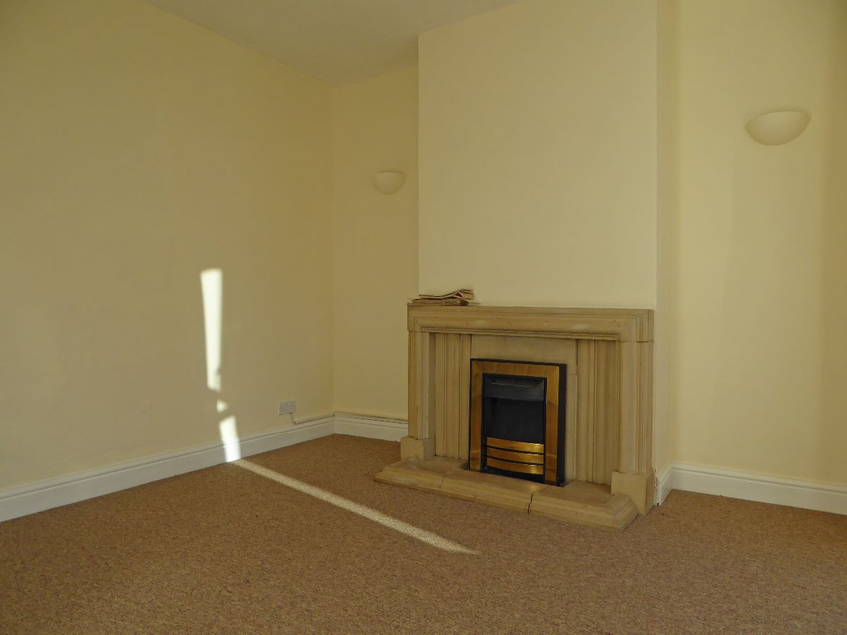 2 bed terraced house to rent in Devizes Road  - Property Image 3