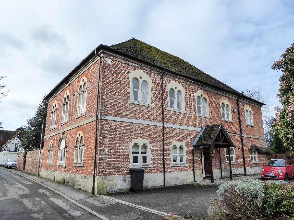 2 bed flat to rent in Crow Lane, Wilton - Property Image 1