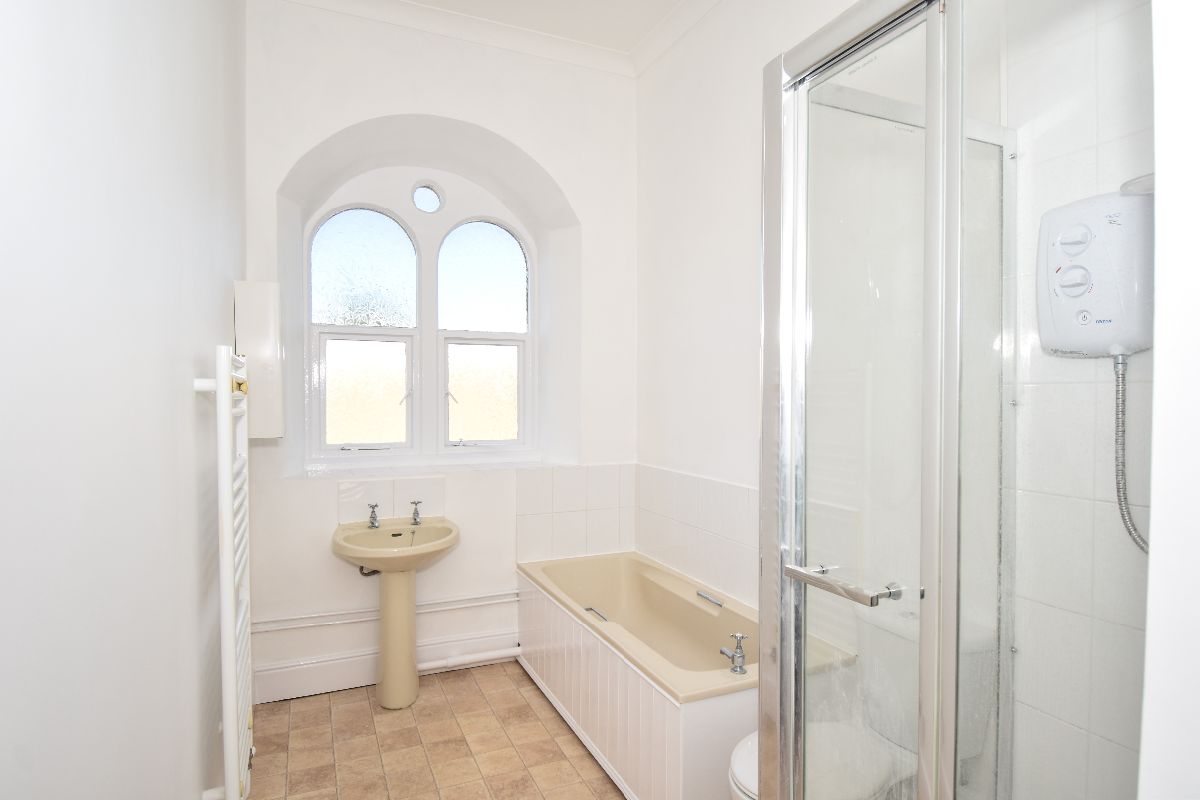 2 bed flat to rent in Crow Lane, Wilton  - Property Image 7