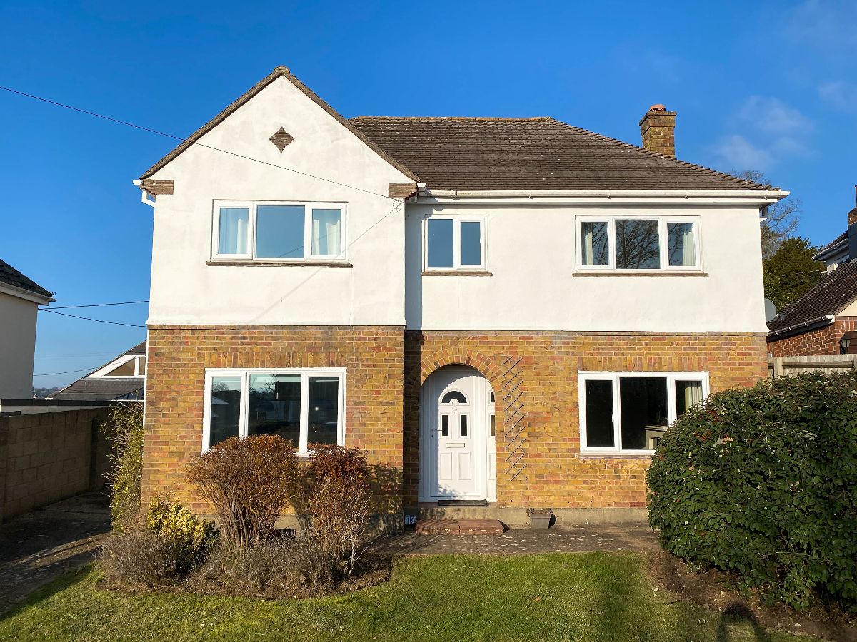 3 bed detached house to rent in Potters Way, Laverstock - Property Image 1