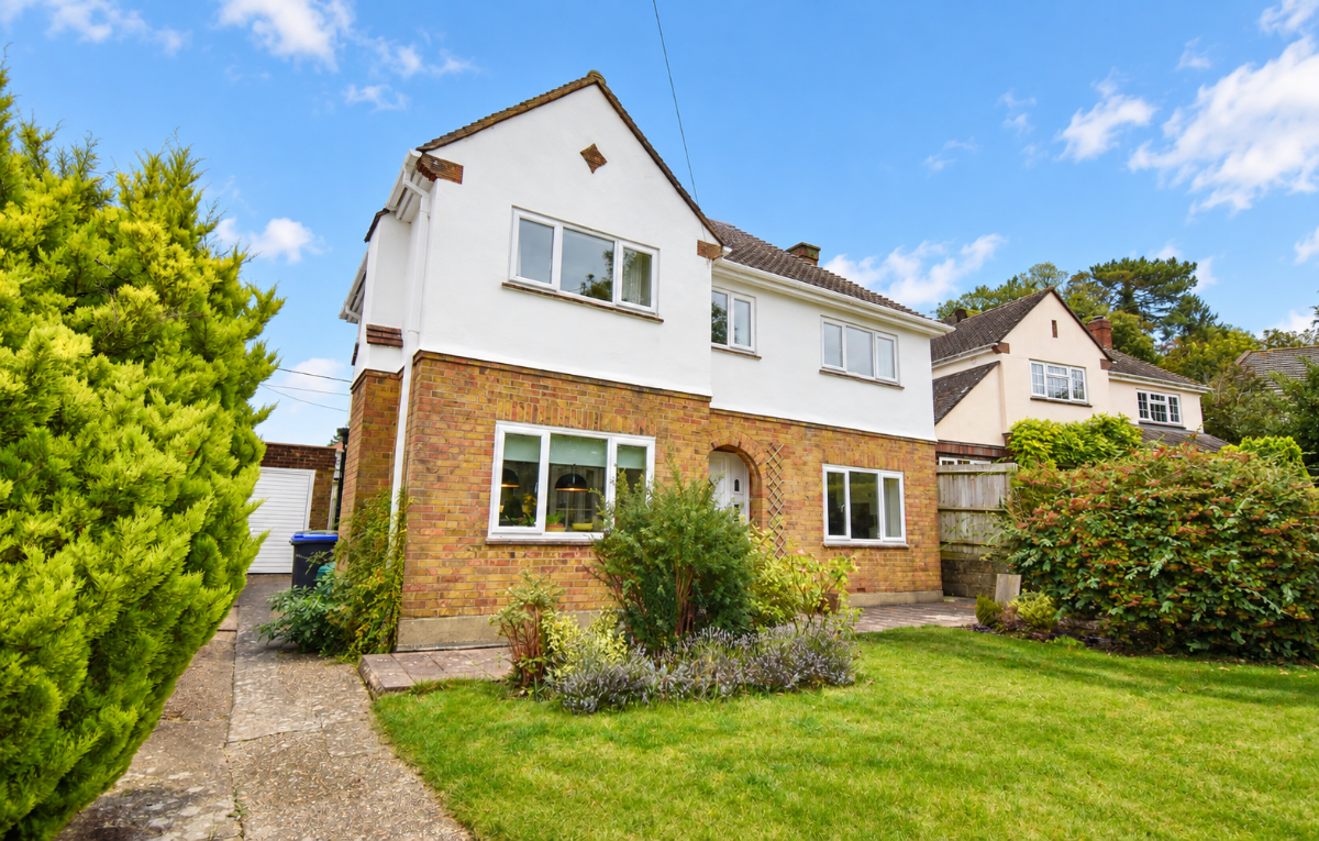 3 bed detached house to rent in Potters Way, Laverstock