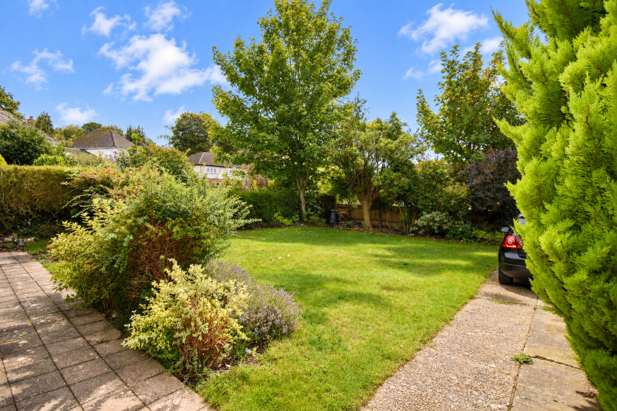 3 bed detached house to rent in Potters Way, Laverstock  - Property Image 11