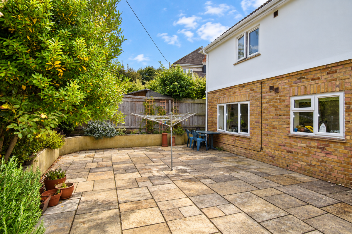 3 bed detached house to rent in Potters Way, Laverstock 12