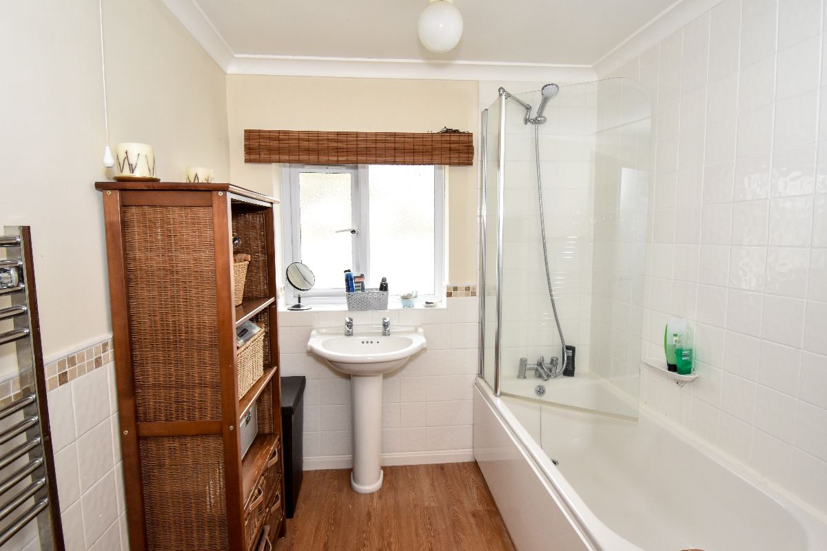 3 bed detached house to rent in Potters Way, Laverstock 8