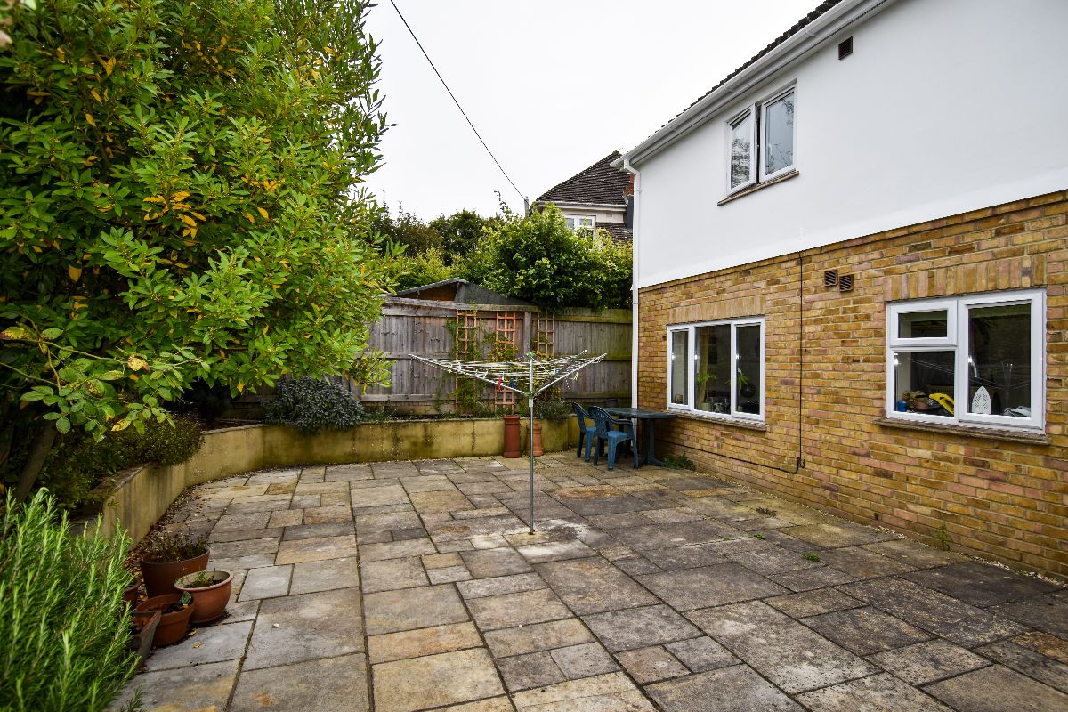 3 bed detached house to rent in Potters Way, Laverstock  - Property Image 10