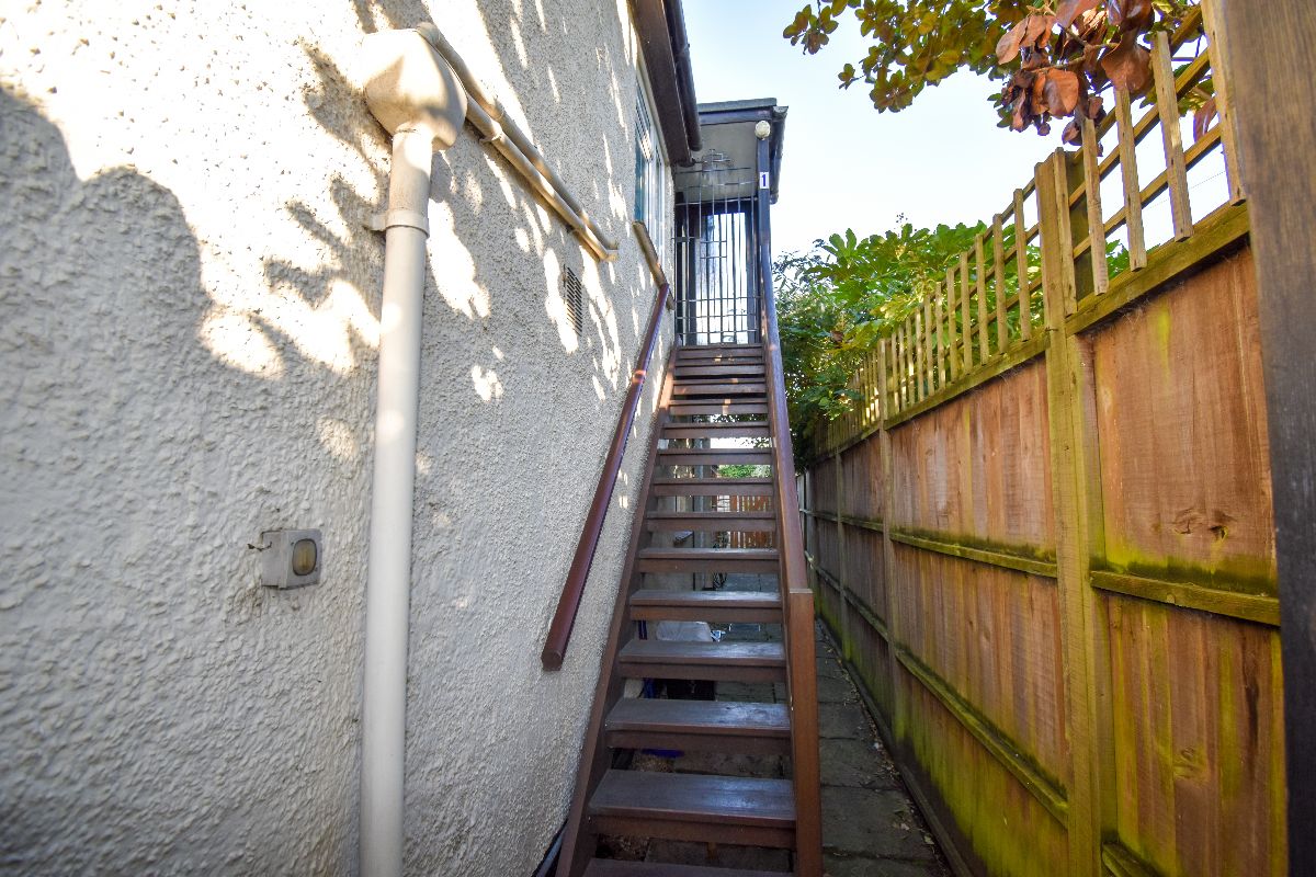 2 bed flat to rent in Flat 1, Woodruff, Belle Vue Road, Salisbury 1