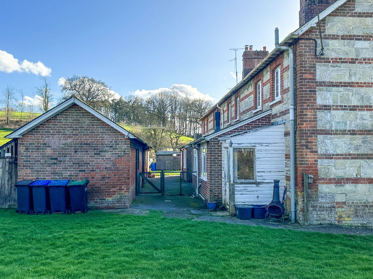 3 bed cottage to rent in Mooray Cottages, Chilmark 14