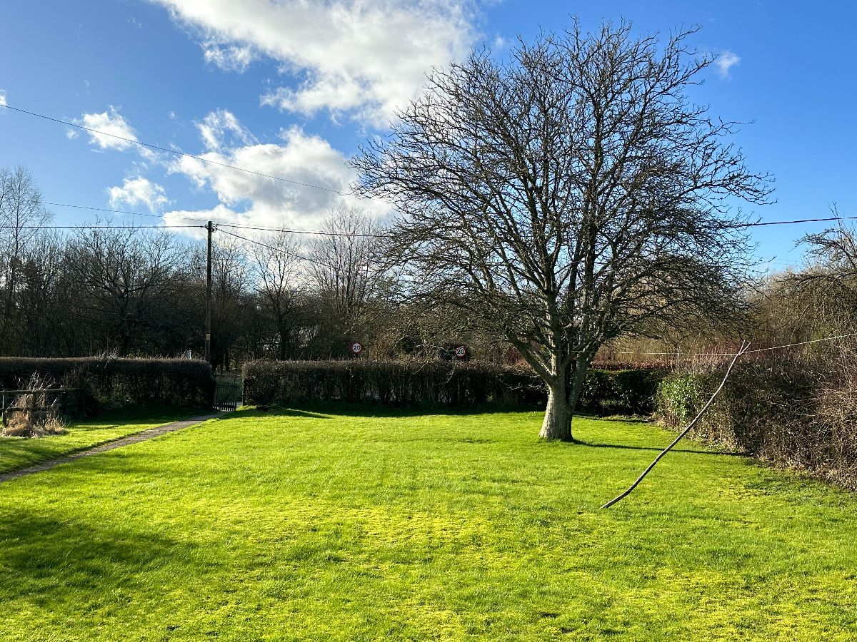 3 bed cottage to rent in Mooray Cottages, Chilmark  - Property Image 2