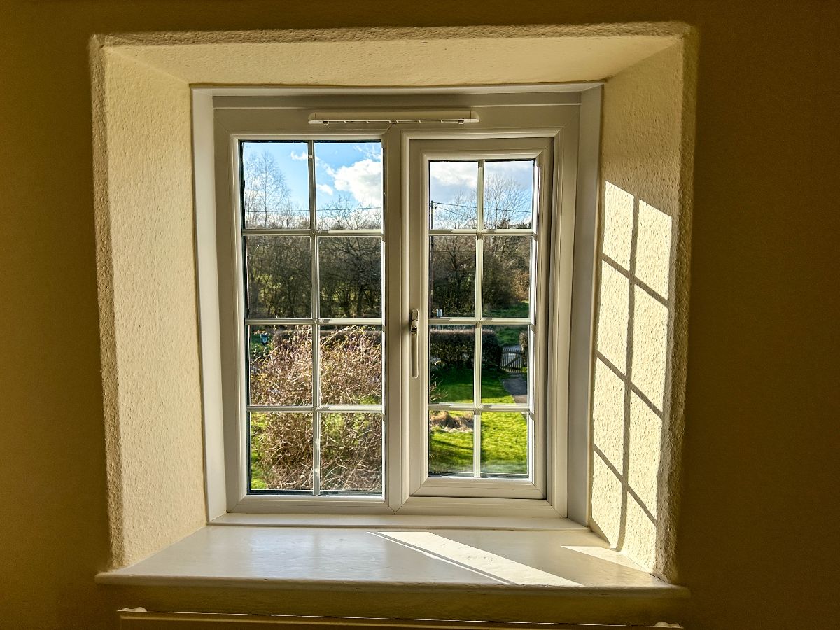 3 bed cottage to rent in Mooray Cottages, Chilmark 10