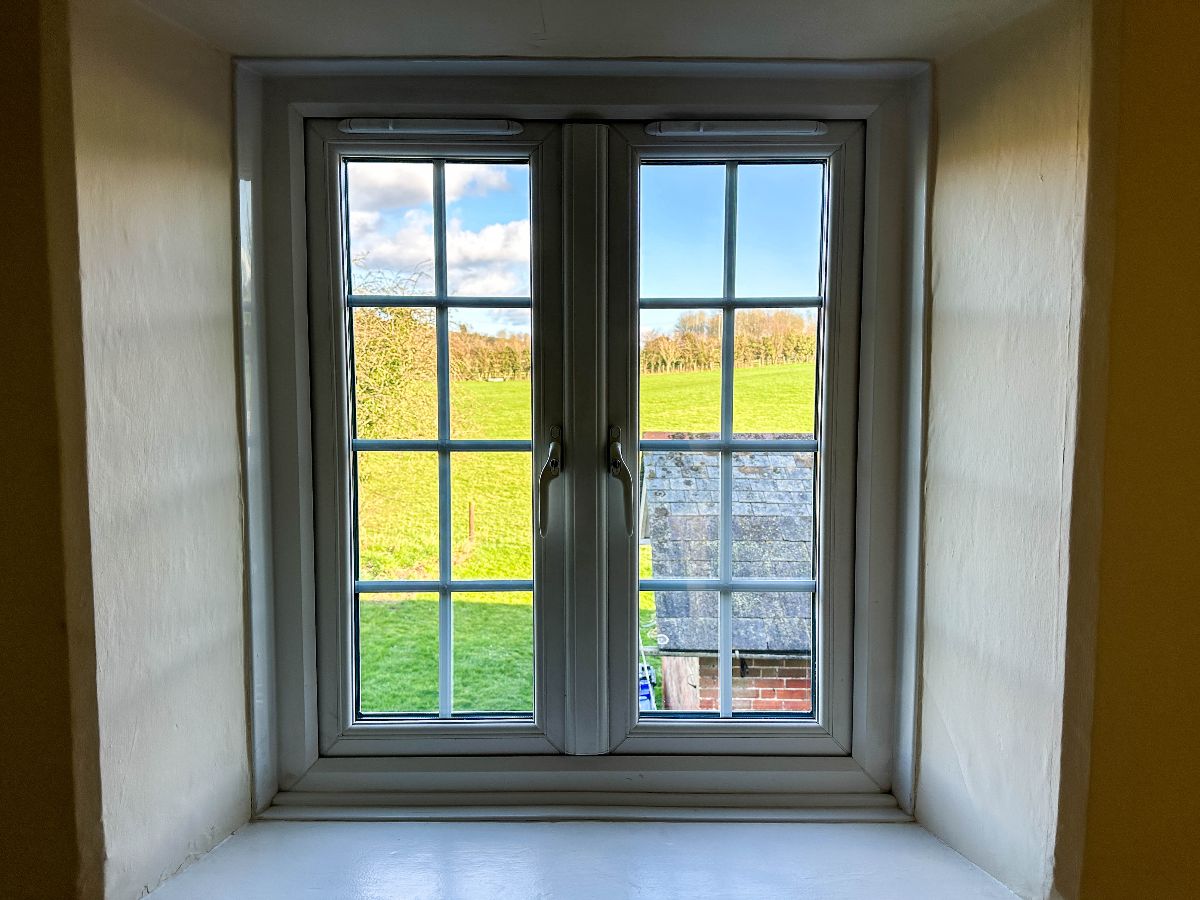 3 bed cottage to rent in Mooray Cottages, Chilmark 7