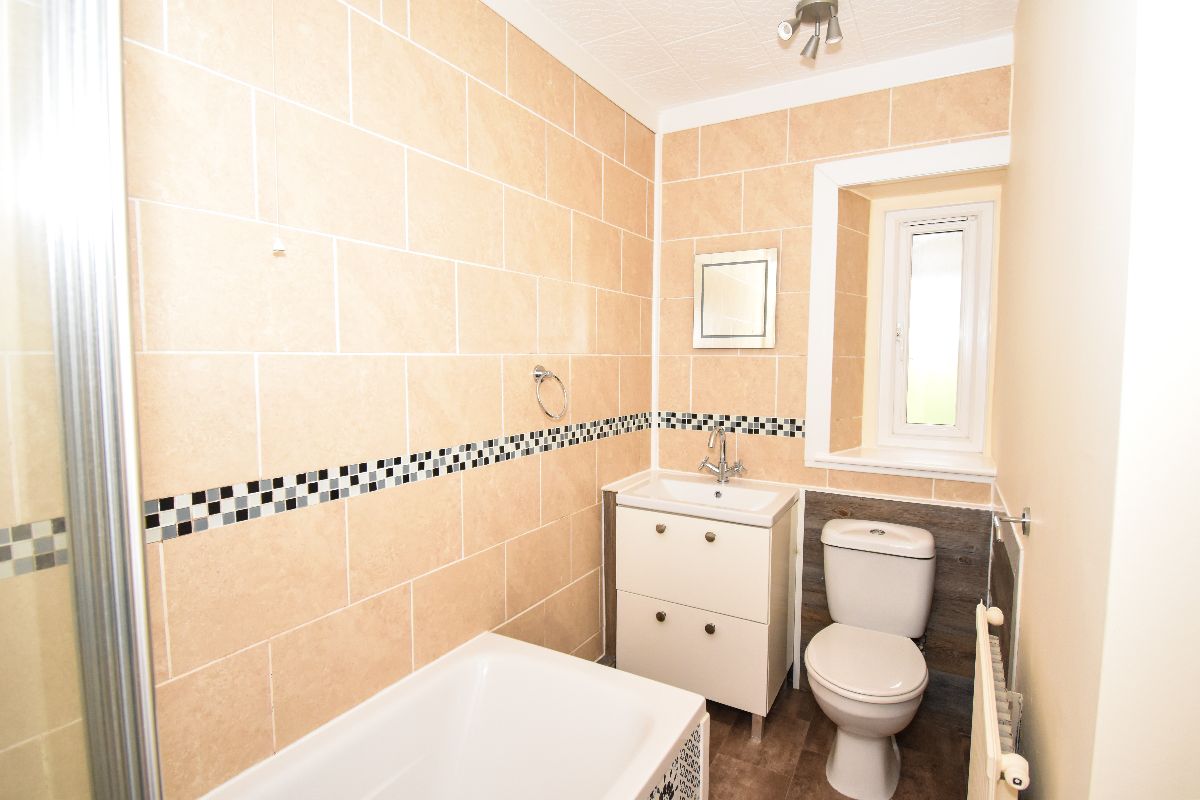 3 bed cottage to rent in Mooray Cottages, Chilmark 5