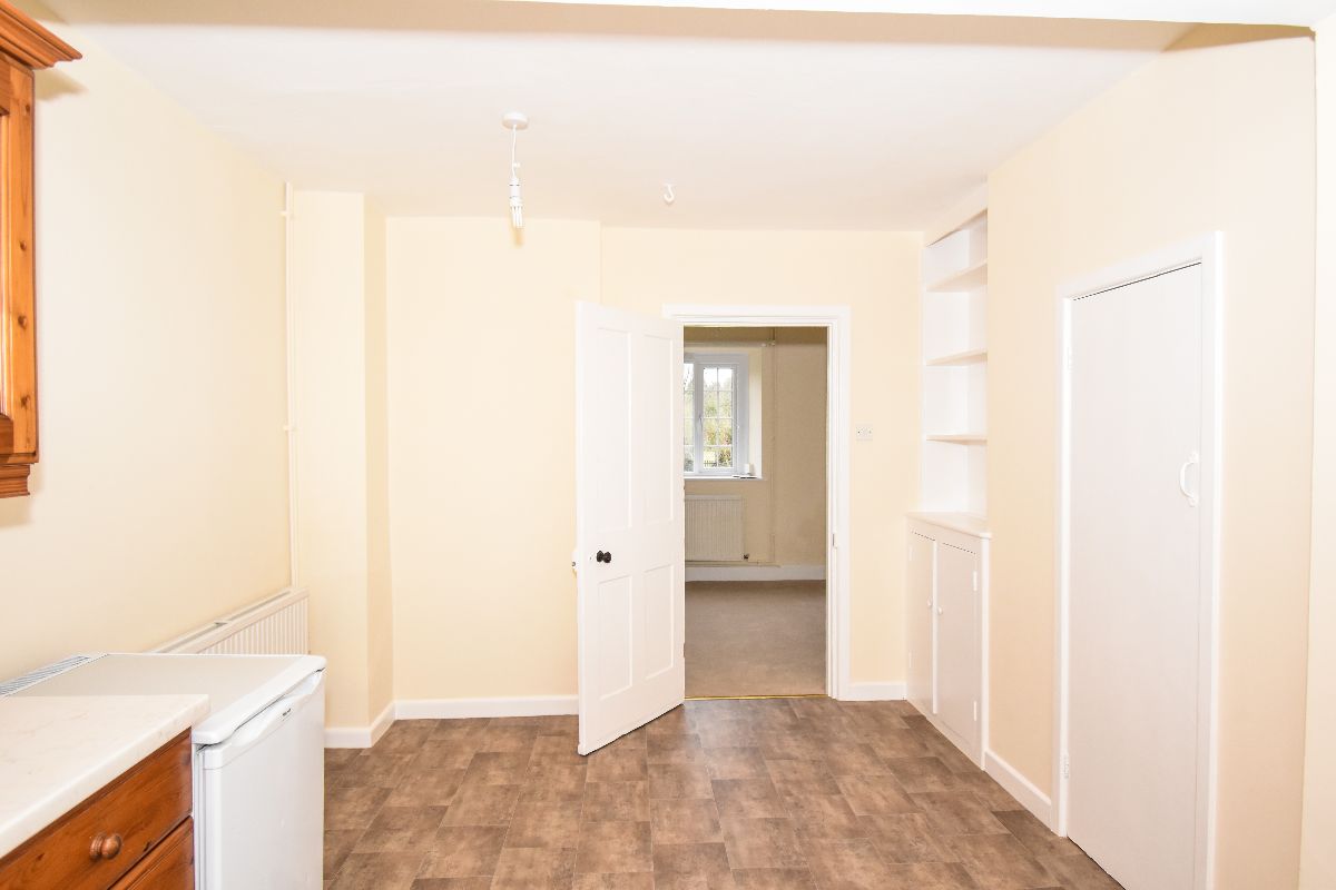 3 bed cottage to rent in Mooray Cottages, Chilmark  - Property Image 5