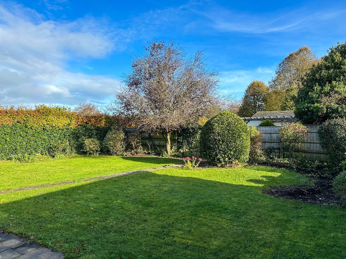 4 bed detached house to rent in St Andrews Close, Wilton 10