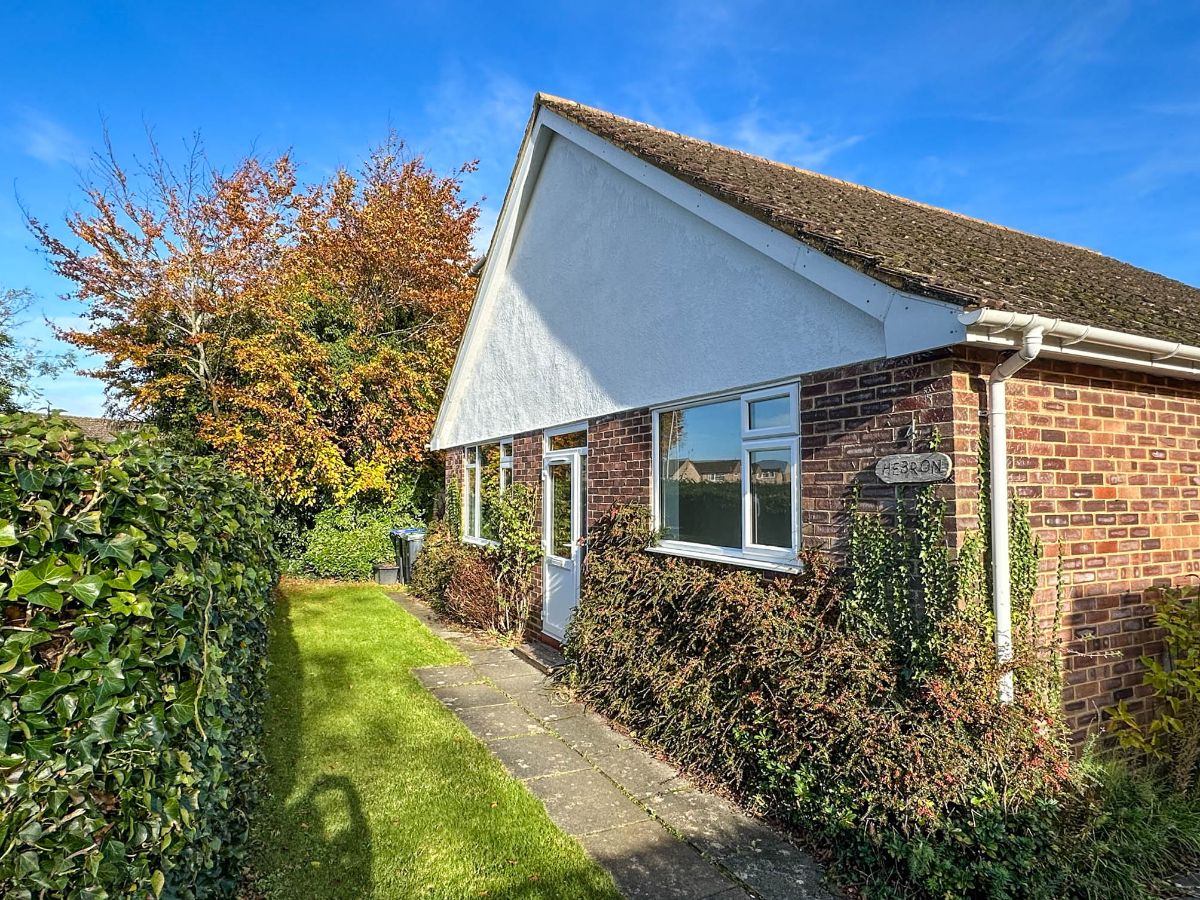 4 bed detached house to rent in St Andrews Close, Wilton 9