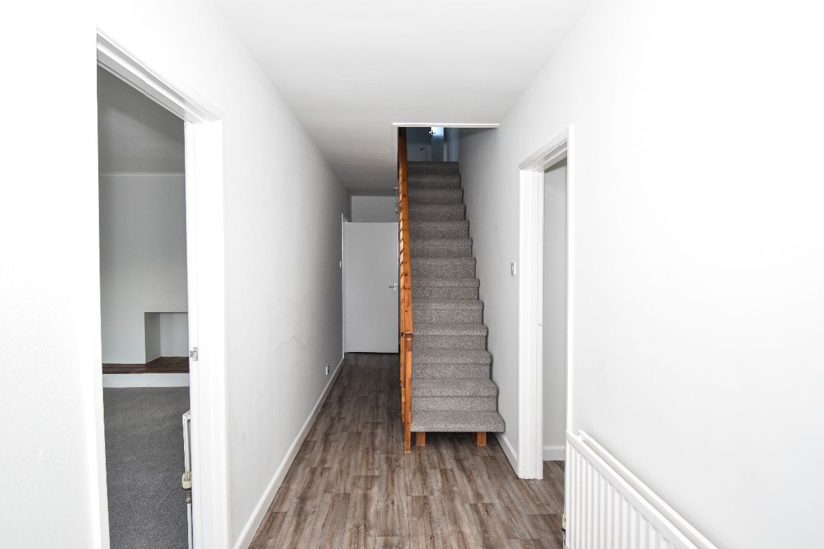 4 bed detached house to rent in St Andrews Close, Wilton 6