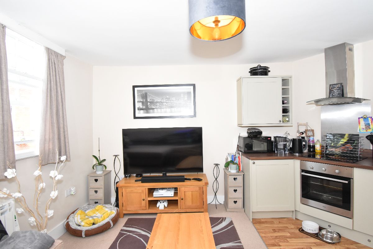 1 bed flat to rent in Church View, Wilton 2