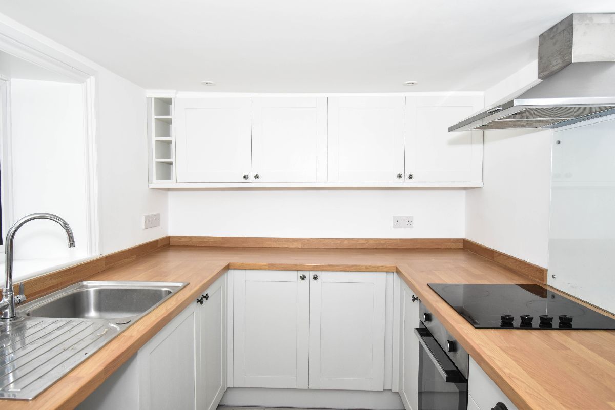 3 bed character property to rent in Pipers Farmhouse, Clarendon Park, Salisbury 5