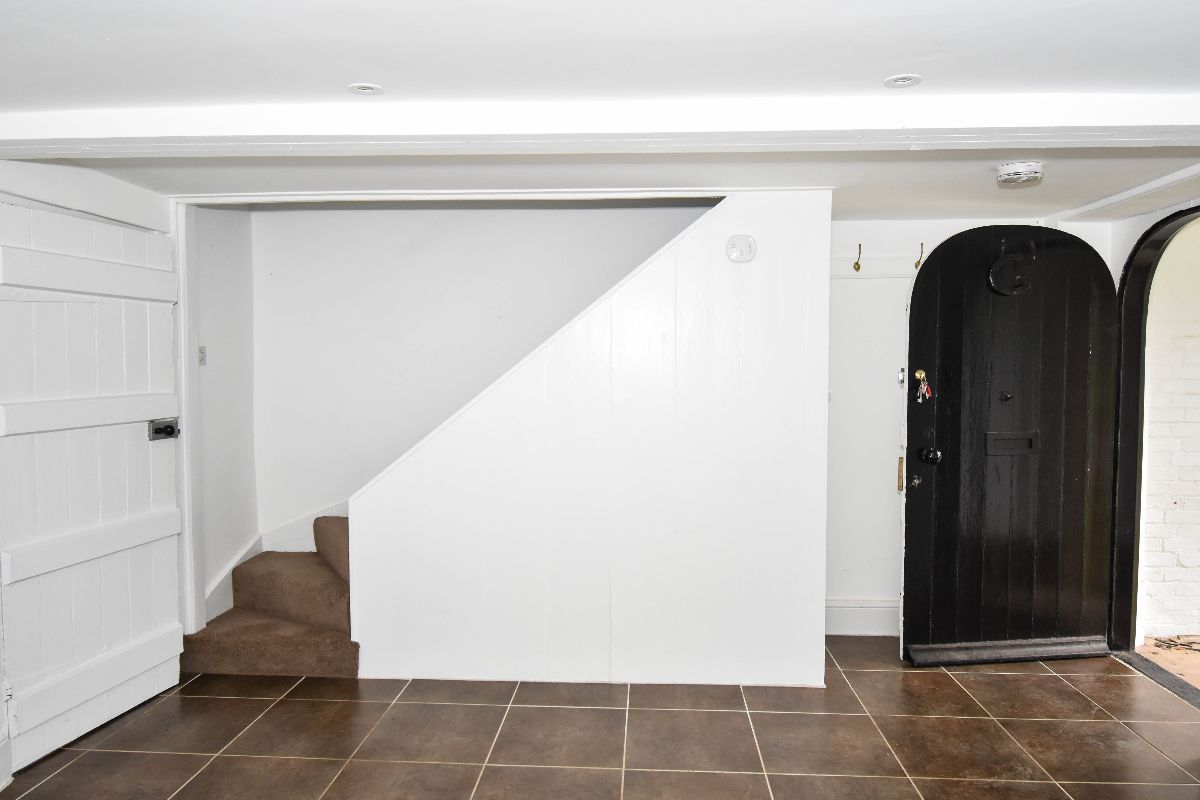 3 bed character property to rent in Pipers Farmhouse, Clarendon Park, Salisbury  - Property Image 8