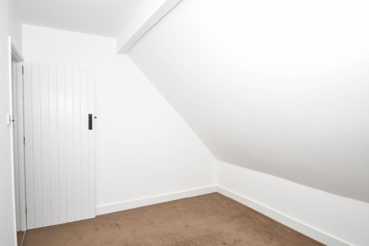 3 bed character property to rent in Pipers Farmhouse, Clarendon Park, Salisbury 12