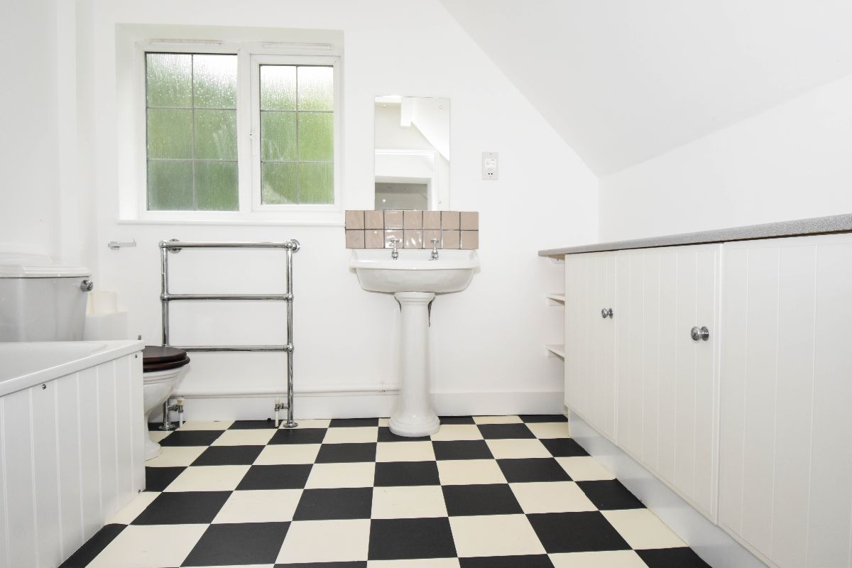 3 bed character property to rent in Pipers Farmhouse, Clarendon Park, Salisbury 13