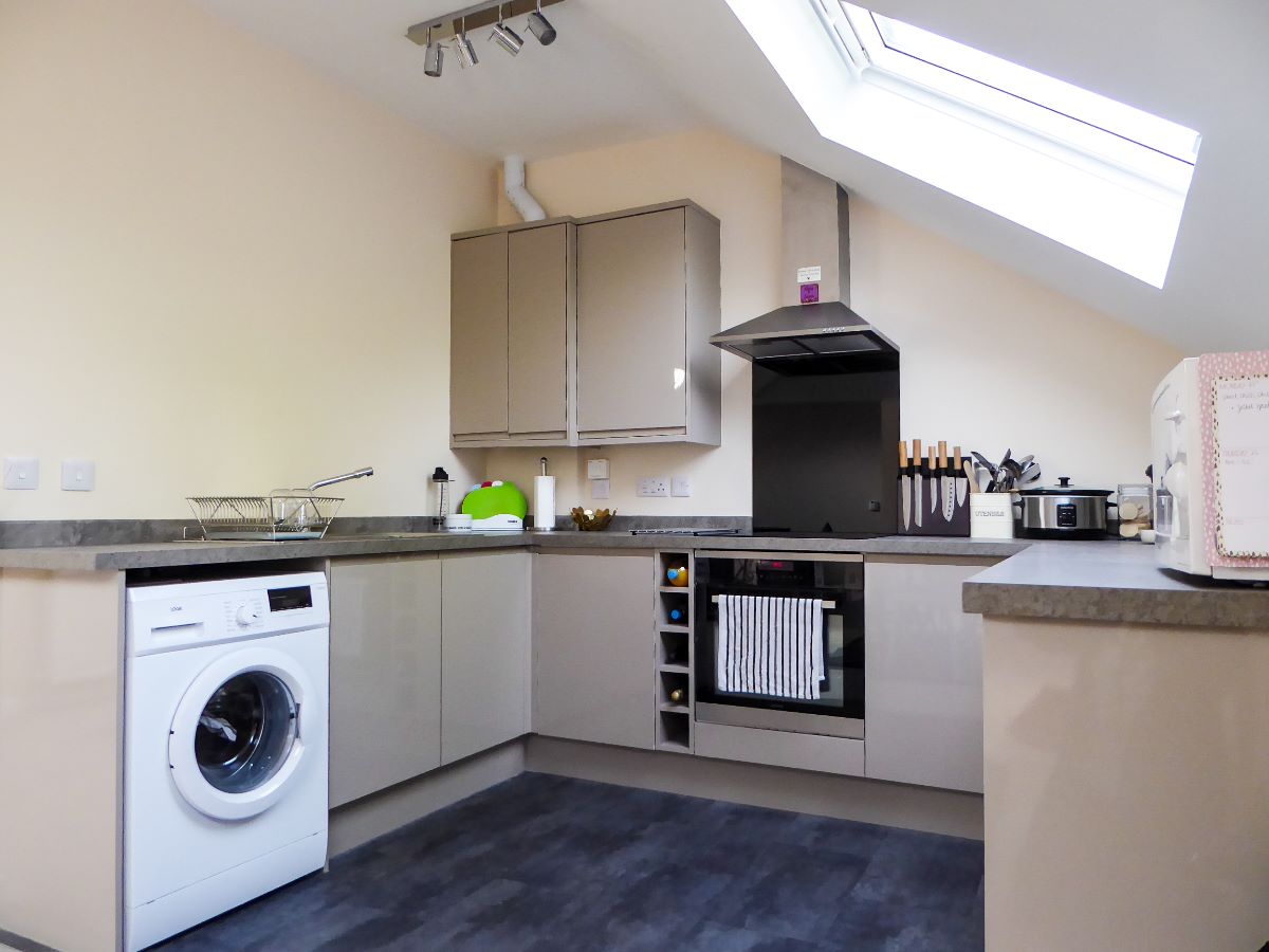 1 bed flat to rent in The Malverns, Salisbury  - Property Image 2
