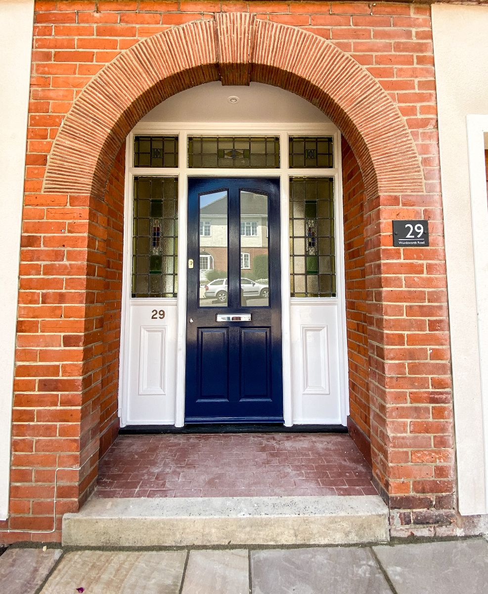 4 bed semi-detached house to rent in Wordsworth Road, Salisbury 1