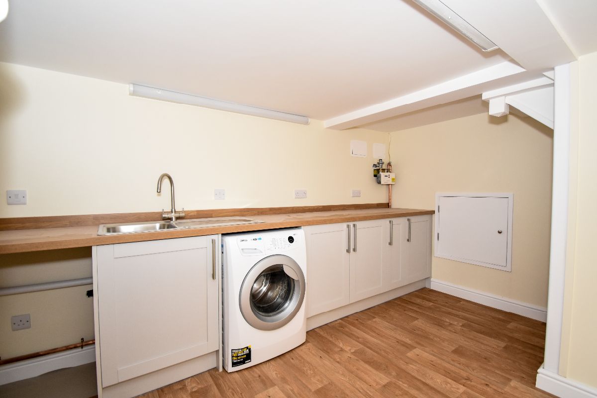 4 bed semi-detached house to rent in Wordsworth Road, Salisbury  - Property Image 8