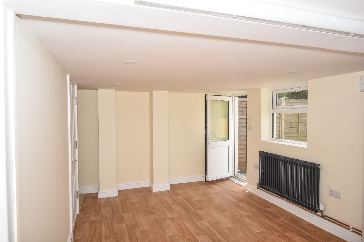 4 bed semi-detached house to rent in Wordsworth Road, Salisbury  - Property Image 7