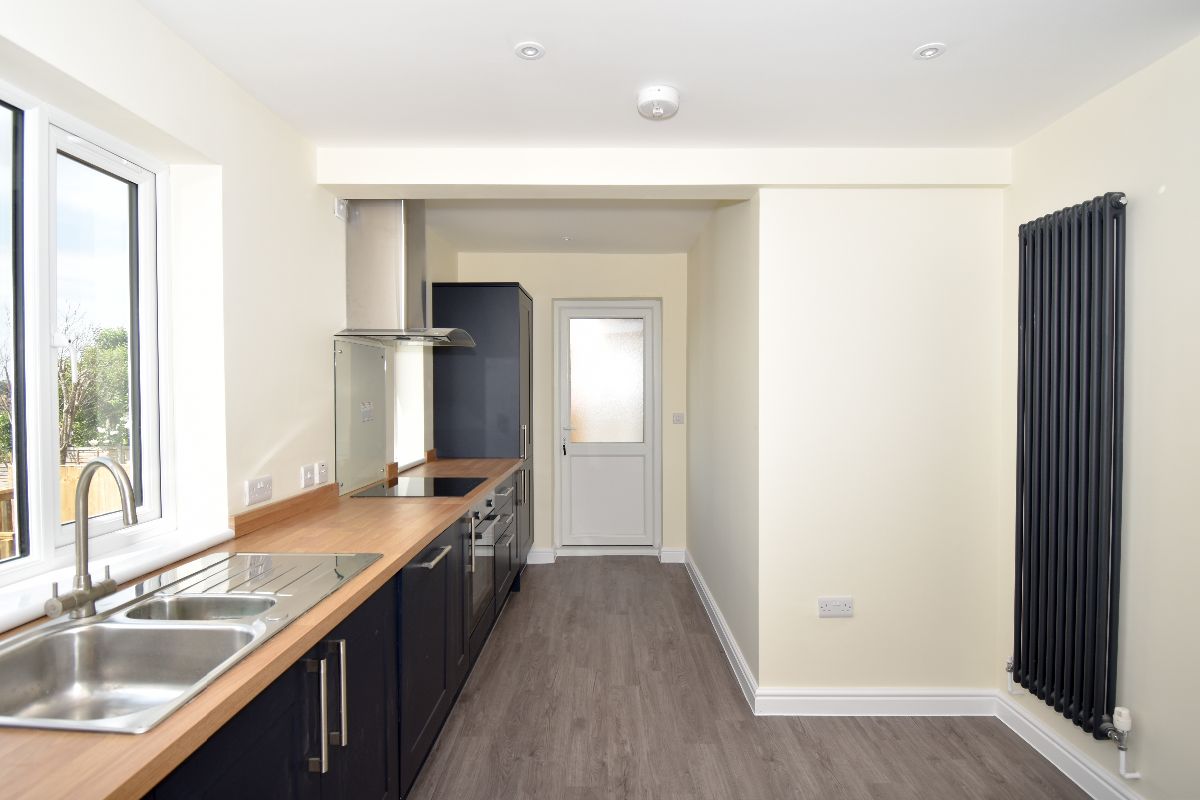 4 bed semi-detached house to rent in Wordsworth Road, Salisbury 5