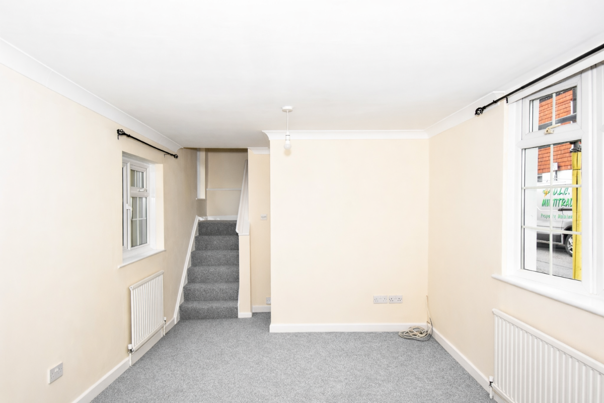 2 bed terraced house to rent in Dews Road, Salisbury 3